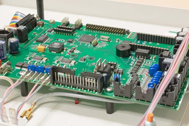 What are the reasons for PCB pads not being tinned and vias not working?cid=64